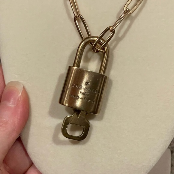 Louis Vuitton Lock and Key on a Paper clip Chain - Picture 7 of 8